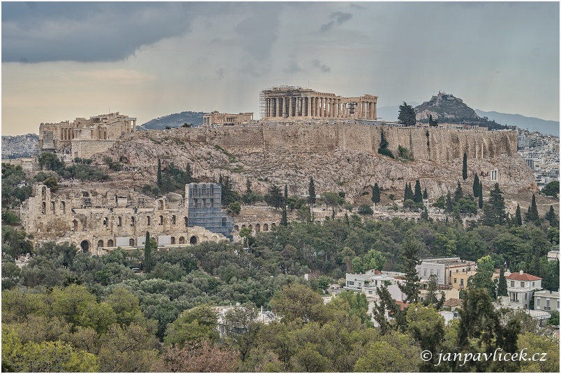 ACROPOLIS-PARTHENON, VPRAVO LYKAVITOS, VLEVO DOLE DIVADLO ODEON OF HERODES  ATTICUS