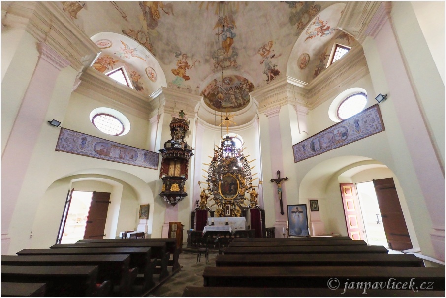 KOSTEL NEJSVĚTĚJŠÍ  TROJICE, TRHOVE SVINY