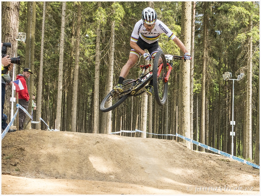 NINO SCHURTER (nar.1986), olympijský vítěz, 6 x mistr světa, 5x vítěz světového poháru horských kol