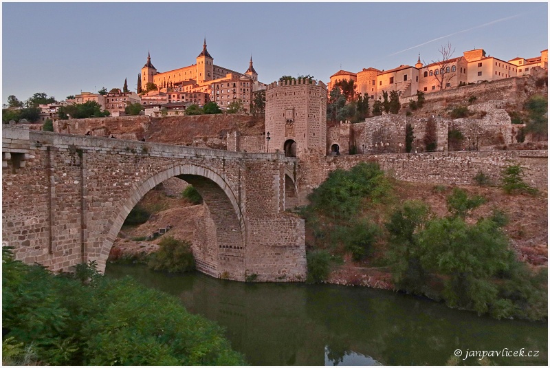 ŘÍMSKÝ MOST ALCANTARA a HRAD  ALCÁZAR, TOLEDO